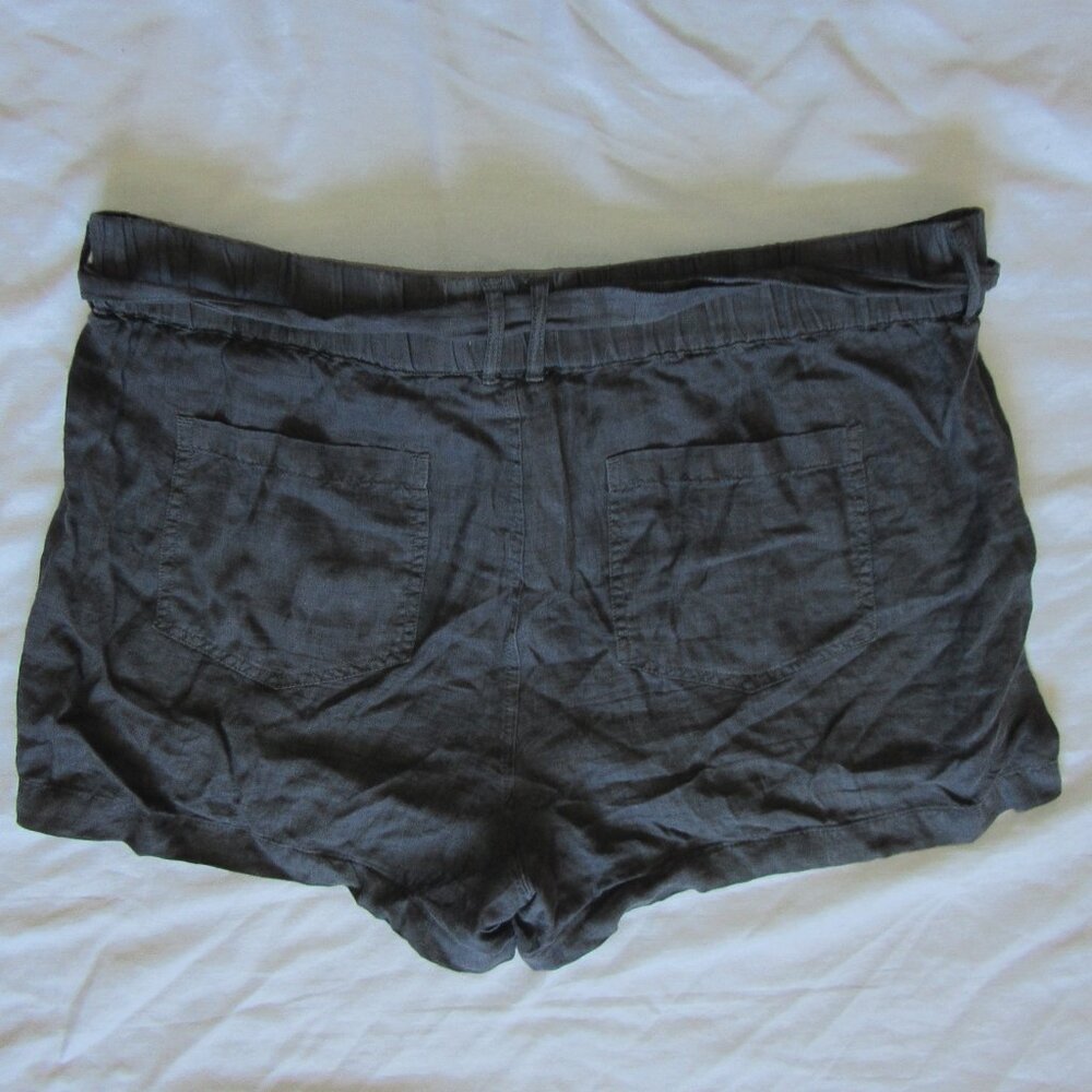 NWT Lou & Grey for Loft 100% Linen Blue Gray Belted Shorts Womens L Breathable - Picture 3 of 3